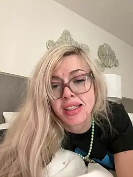 Snapshot of propertyofdaddy chatting on March 17, 4:19 am propertyofdaddy online show from March 17, 4:19 am