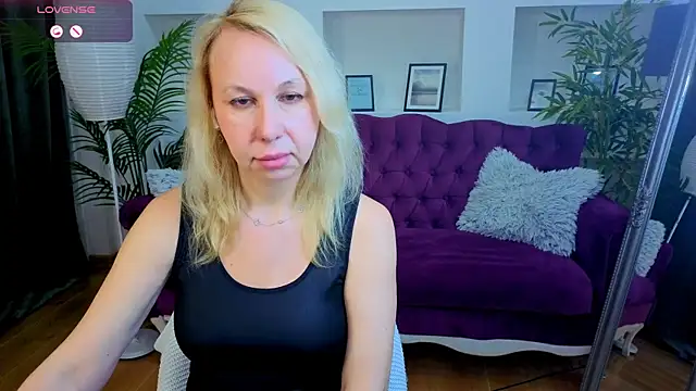 Snapshot of Anny_Jey_ chatting on May 2, 7:08 pm Anny Jey online show from May 2, 7:08 pm