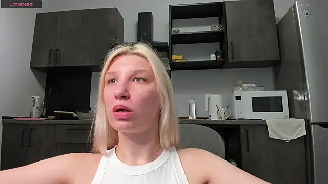 Snapshot of Linaa_Land chatting on July 29, 6:40 pm Linaa Land online show from July 29, 6:40 pm