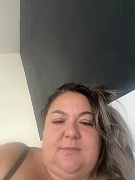 Snapshot of MikyVesela chatting on July 6, 7:37 am MikyVesela online show from July 6, 7:37 am