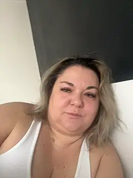 MikyVesela online show from April 10, 7:26 am