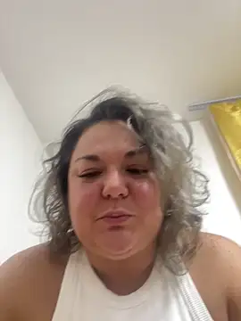 Snapshot of MikyVesela chatting on October 27, 5:25 pm MikyVesela online show from October 27, 5:25 pm