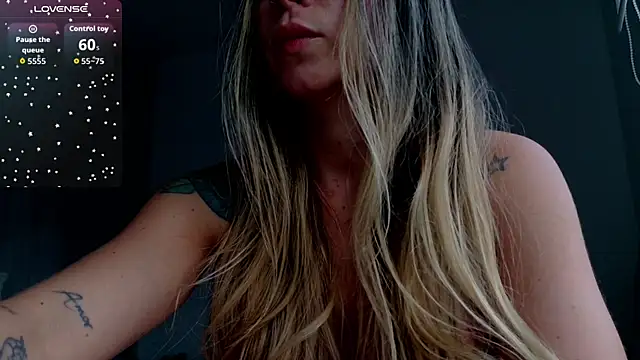 Snapshot of _arianalzate_ chatting on June 11, 10:40 pm arianalzate online show from June 11, 10:40 pm