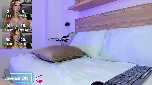 Snapshot of enma30_ chatting on October 28, 1:43 pm enma30 online show from October 28, 1:43 pm