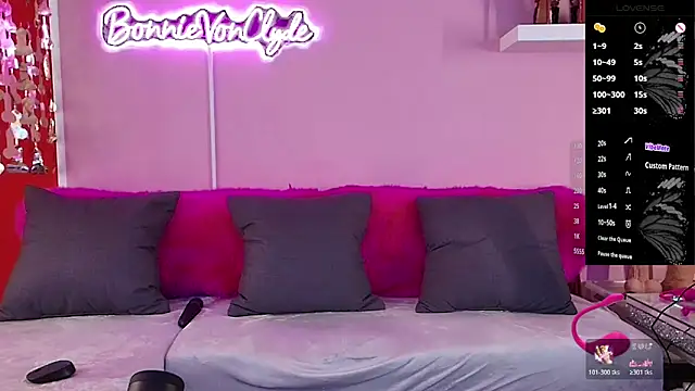 bonnievonclyde online show from December 15, 11:38 am