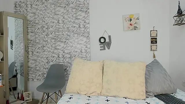 Canhela1 online show from June 12, 12:08 am