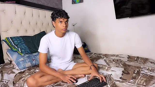 james dreams  online show from June 27, 11:44 pm