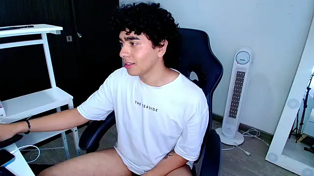 Snapshot of _nickconnor01 chatting on January 29, 8:56 pm nickconnor01 online show from January 29, 8:56 pm