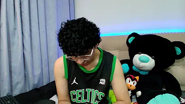 Snapshot of _nickconnor01 chatting on December 16, 1:10 am nickconnor01 online show from December 16, 1:10 am
