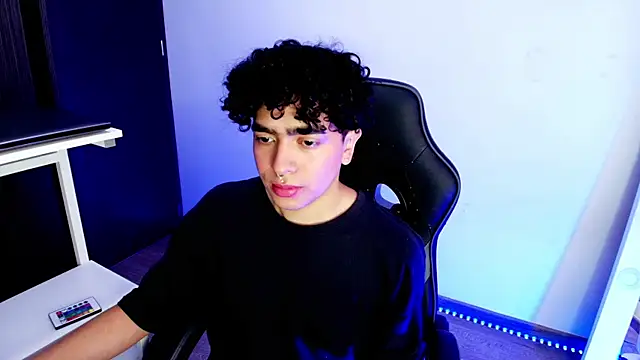 Snapshot of _nickconnor01 chatting on February 11, 7:05 pm nickconnor01 online show from February 11, 7:05 pm