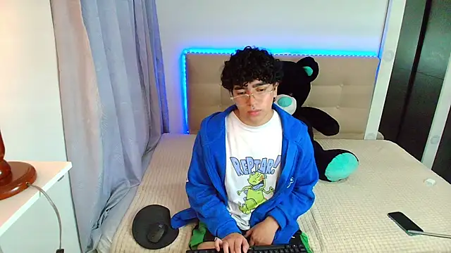 Snapshot of _nickconnor01 chatting on January 2, 10:55 pm nickconnor01 online show from January 2, 10:55 pm
