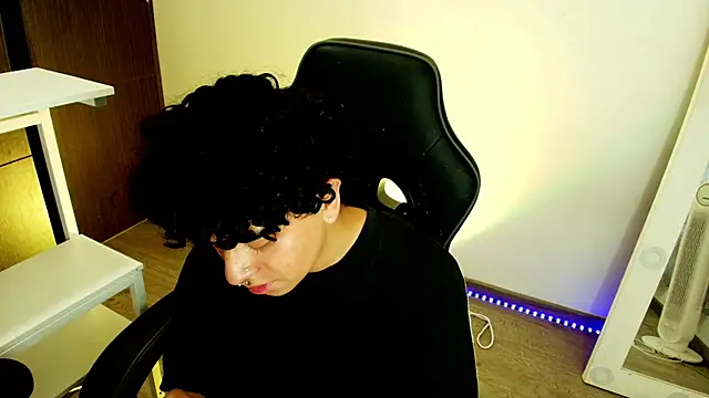 Snapshot of _nickconnor01 chatting on February 8, 11:02 pm nickconnor01 online show from February 8, 11:02 pm