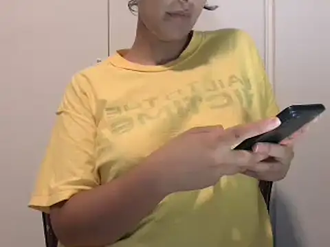 Snapshot of isabellalisa chatting on February 11, 11:01 pm isabellalisa online show from February 11, 11:01 pm