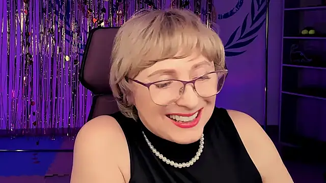 Snapshot of sugar_vivien chatting on February 22, 3:25 pm sugar vivien online show from February 22, 3:25 pm