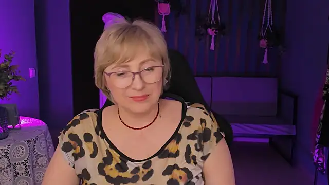Snapshot of sugar_vivien chatting on March 12, 6:11 pm sugar vivien online show from March 12, 6:11 pm
