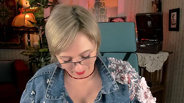 Snapshot of sugar_vivien chatting on March 20, 9:26 am sugar vivien online show from March 20, 9:26 am