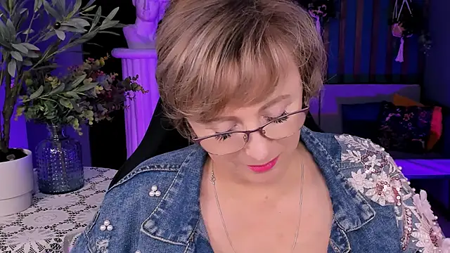 Snapshot of sugar_vivien chatting on October 15, 1:30 pm sugar vivien online show from October 15, 1:30 pm