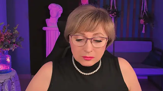 Snapshot of sugar_vivien chatting on October 4, 1:34 pm sugar vivien online show from October 4, 1:34 pm
