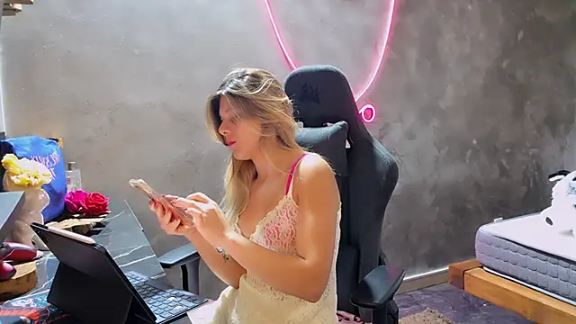 LeylaRosse online show from October 13, 7:10 am