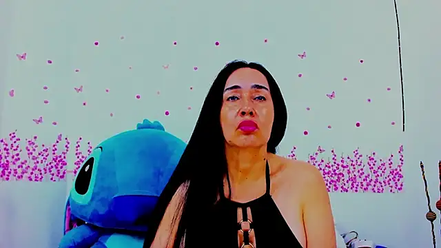 Snapshot of HorniestMilf chatting on June 19, 7:52 pm HorniestMilf online show from June 19, 7:52 pm