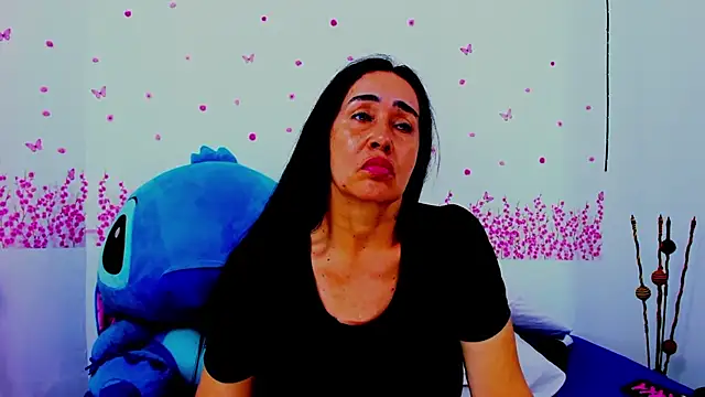 Snapshot of HorniestMilf chatting on June 14, 7:15 pm HorniestMilf online show from June 14, 7:15 pm