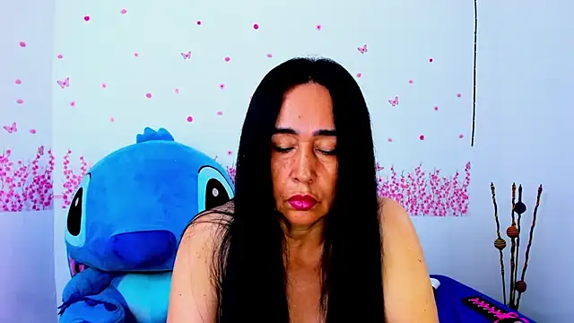 Snapshot of HorniestMilf chatting on June 8, 8:20 pm HorniestMilf online show from June 8, 8:20 pm