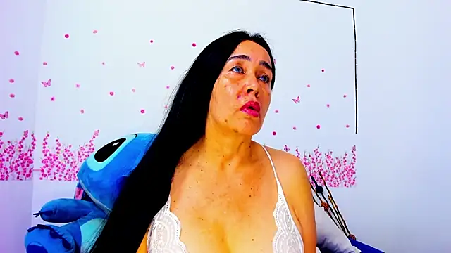 Snapshot of HorniestMilf chatting on July 7, 9:18 pm HorniestMilf online show from July 7, 9:18 pm