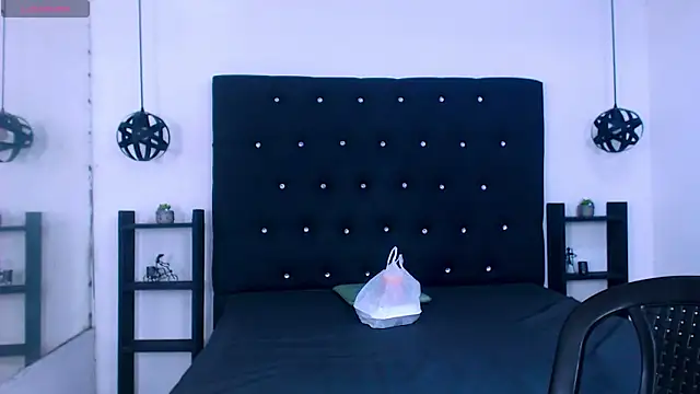 Mels  online show from April 8, 6:20 pm