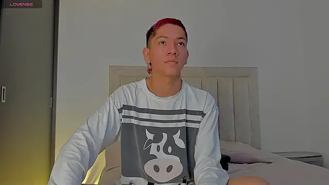 Snapshot of JulianRose_1 chatting on December 5, 12:37 pm JulianRose 1 online show from December 5, 12:37 pm