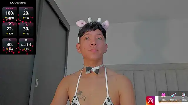 JulianRose 1 online show from May 7, 12:41 pm