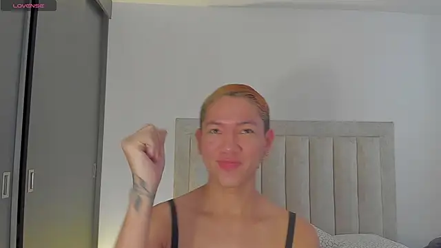 Snapshot of JulianRose_1 chatting on November 26, 12:16 pm JulianRose 1 online show from November 26, 12:16 pm