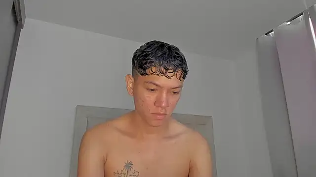 JulianRose 1 online show from April 18, 11:56 am