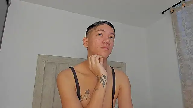 Snapshot of JulianRose_1 chatting on February 25, 11:21 am JulianRose 1 online show from February 25, 11:21 am