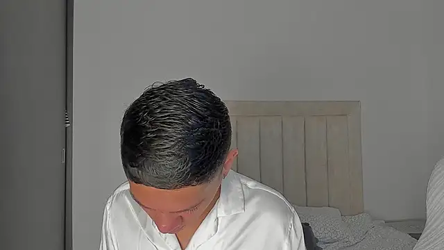 Snapshot of JulianRose_1 chatting on February 17, 11:18 am JulianRose 1 online show from February 17, 11:18 am