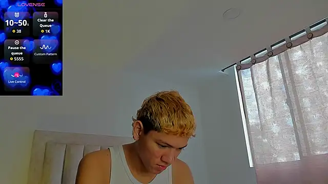 Snapshot of JulianRose_1 chatting on November 9, 1:15 pm JulianRose 1 online show from November 9, 1:15 pm