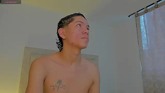 Snapshot of JulianRose_1 chatting on September 18, 11:46 am JulianRose 1 online show from September 18, 11:46 am