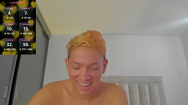 Snapshot of JulianRose_1 chatting on November 15, 1:15 pm JulianRose 1 online show from November 15, 1:15 pm