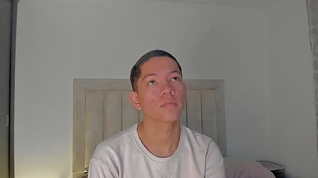 Snapshot of JulianRose_1 chatting on January 7, 11:26 am JulianRose 1 online show from January 7, 11:26 am