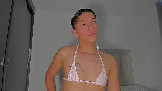 JulianRose 1 online show from May 6, 11:47 am