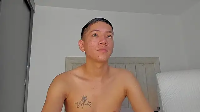 Snapshot of JulianRose_1 chatting on February 13, 11:32 am JulianRose 1 online show from February 13, 11:32 am