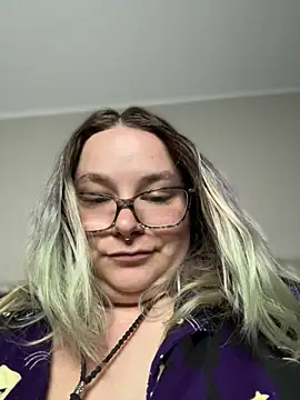 Snapshot of kitten0760 chatting on June 14, 6:09 pm kitten0760 online show from June 14, 6:09 pm
