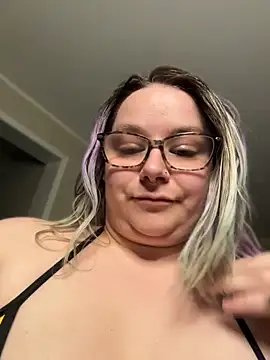 Snapshot of kitten0760 chatting on May 10, 2:15 am kitten0760 online show from May 10, 2:15 am
