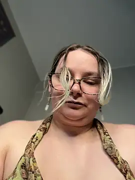 Snapshot of kitten0760 chatting on June 7, 3:50 pm kitten0760 online show from June 7, 3:50 pm