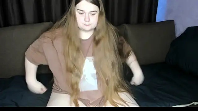 Snapshot of Aushpana chatting on October 29, 10:14 am Aushpana online show from October 29, 10:14 am