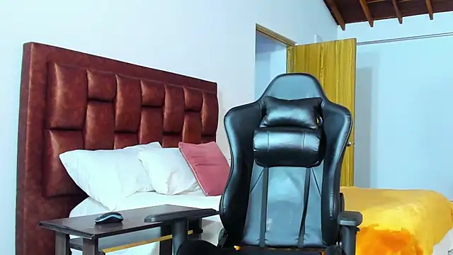 Snapshot of sexy_blackman3606 chatting on February 23, 2:24 am sexy blackman3606 online show from February 23, 2:24 am