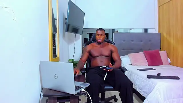 Snapshot of sexy_blackman3606 chatting on December 15, 1:11 am sexy blackman3606 online show from December 15, 1:11 am