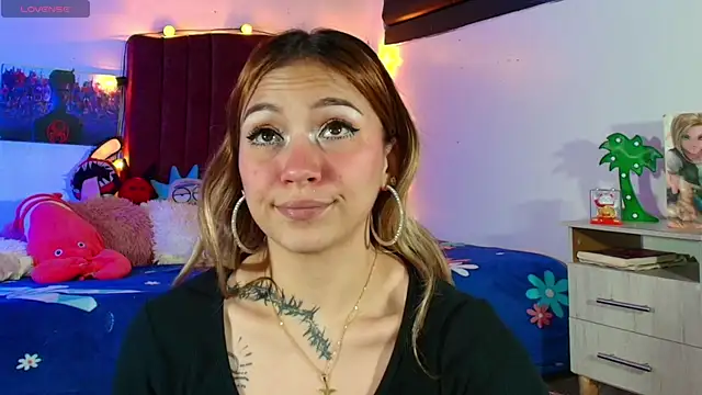 alisson zafiro  online show from September 19, 3:21 am