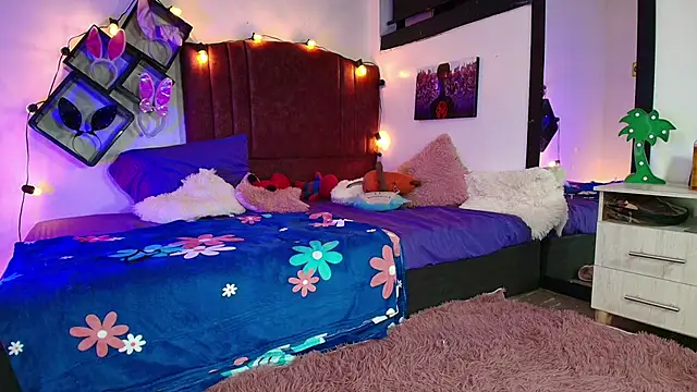 alisson zafiro  online show from March 7, 6:13 am