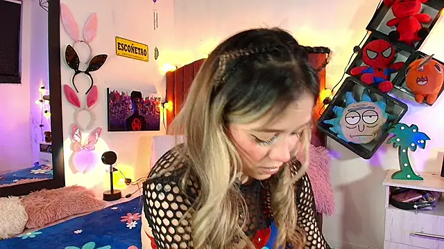 alisson zafiro  online show from March 18, 3:12 am