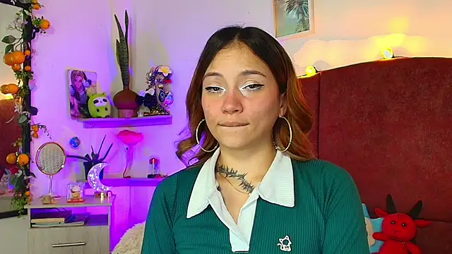 alisson zafiro  online show from April 11, 1:35 am